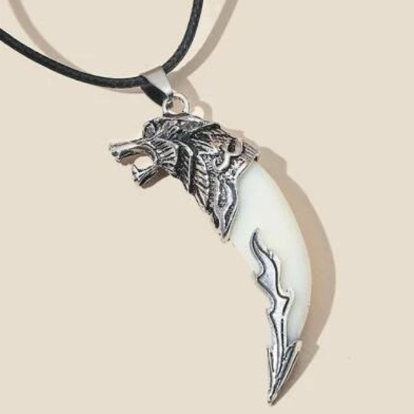 Other - Ivory Fang Silver Wolf Head&Claw Pendant necklace